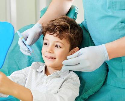 Come preparare il bambino alla prima visita dal dentista
