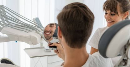 Mancanza di un dente: Opzioni di sostituzione e trattamento