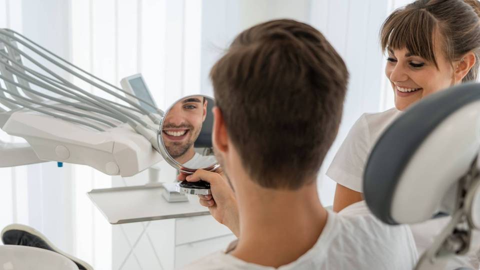 Mancanza di un dente: Opzioni di sostituzione e trattamento