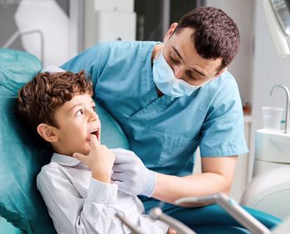 Come prevenire la carie nei bambini: consigli per i genitori